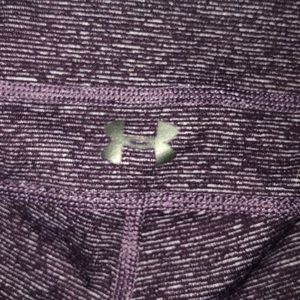 - Under Armour 3/4 Crop leggings